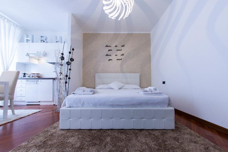 Hemeras Boutique Homes - Design Apartments In Milan Center Dış mekan fotoğraf